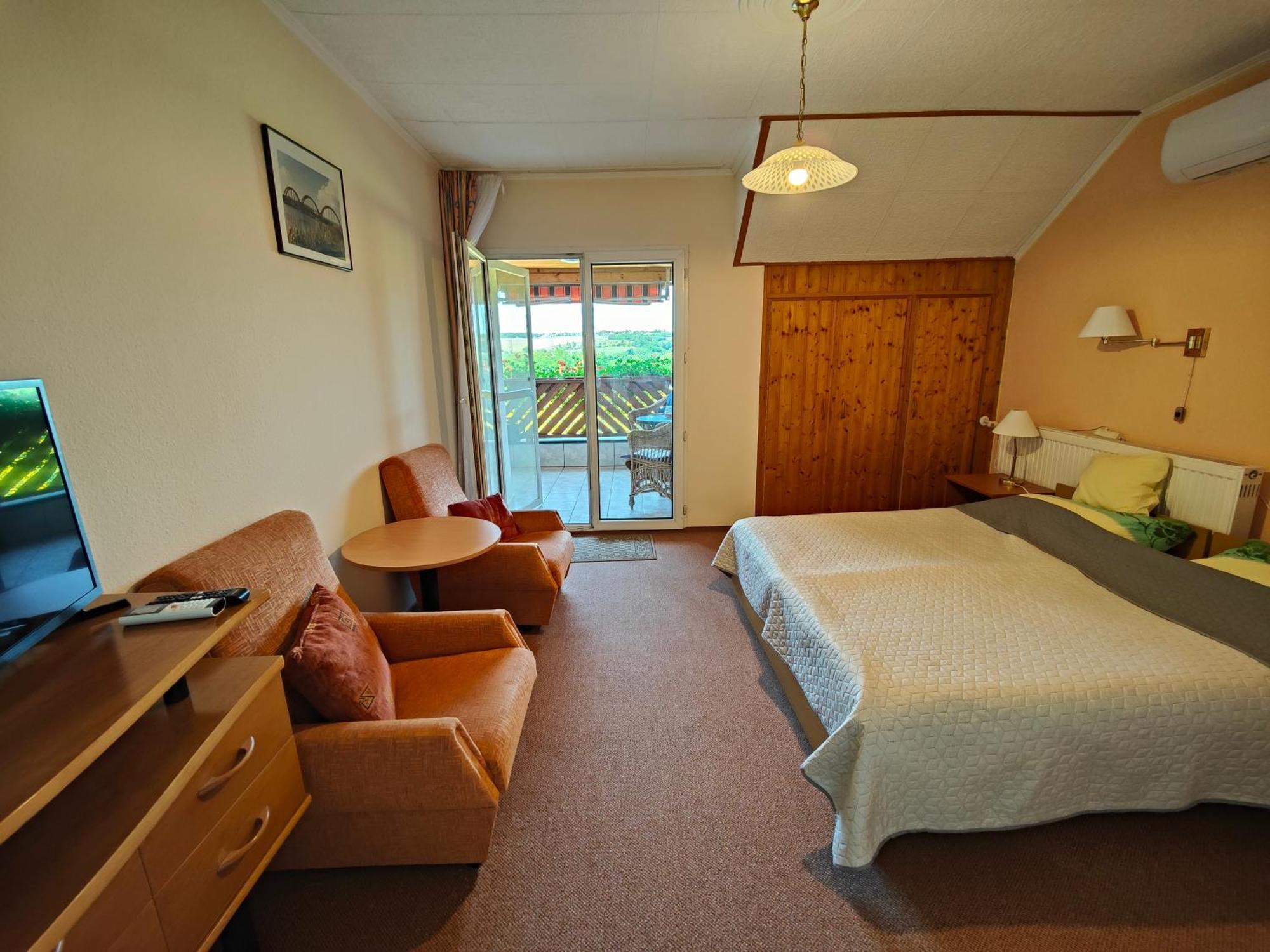 Viola House Hotel Hévíz Buitenkant foto